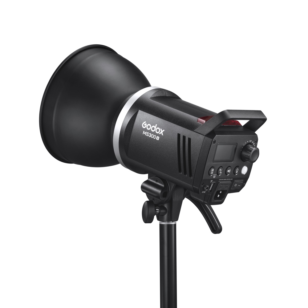 Godox MS300V Studioblitz – Vorderansicht mit montiertem Reflektor und sichtbaren Bedienelementen hinten