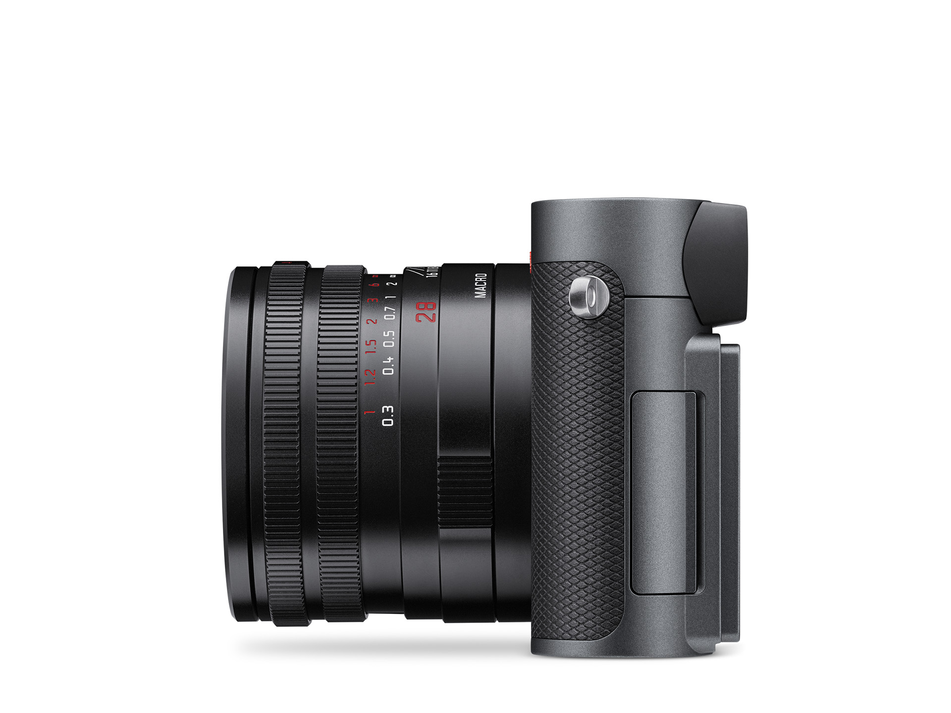 Leica Q3 in Metal Gray mit Summilux 28mm f/1.7 ASPH aus linker Seitenansicht