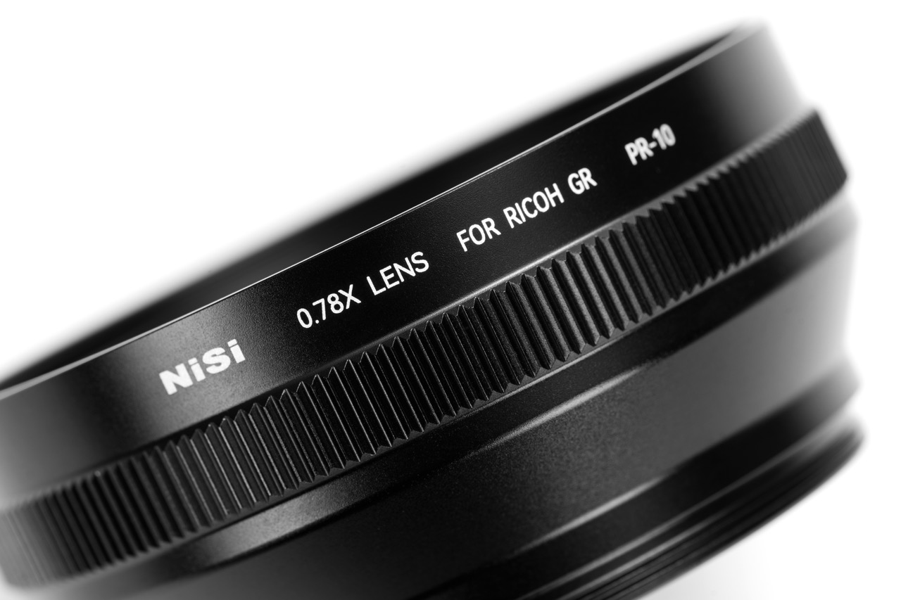 NiSi Weitwinkel Konverter PR-10 für Ricoh GR – Detailansicht mit Beschriftung und geriffeltem Ring