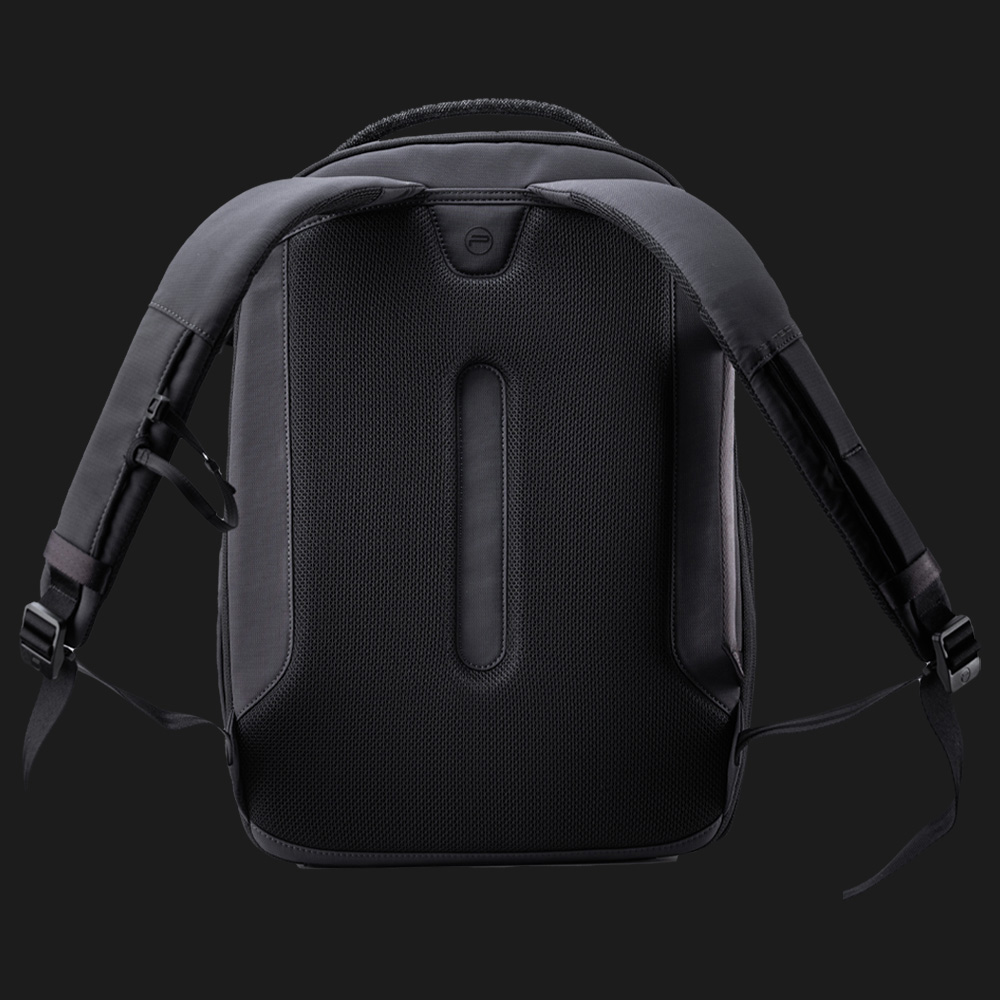 PGYTECH OneGo Lite Backpack 12L in Schwarz mit gepolstertem Rückenteil und ergonomischen Schultergurten.