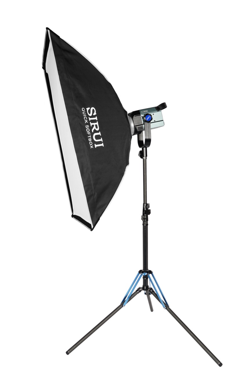 Sirui QR6090 Square Softbox, Softbox auf Leuchte und Stativ