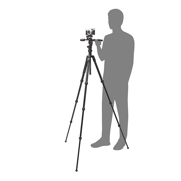 Befree GT PRO 3-Wege Alu-Stativ, Aufgeklappt und Ausgefahren mit Kamera und ausgegrauter Person dahinter für eine Größenreferenz