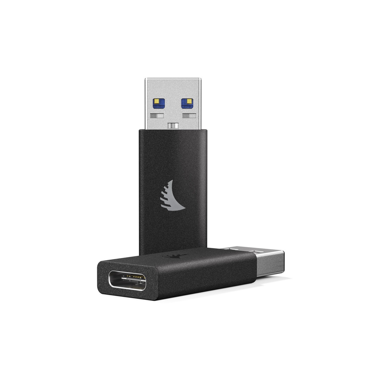 USB 3.1 Gen2 Type-A auf Type-C Adapter (schwarz) Angelbird USB 3.2 Type-A to Type-C Adapter, 1 Adapter stehend und 1 zweiter Adapter liegend