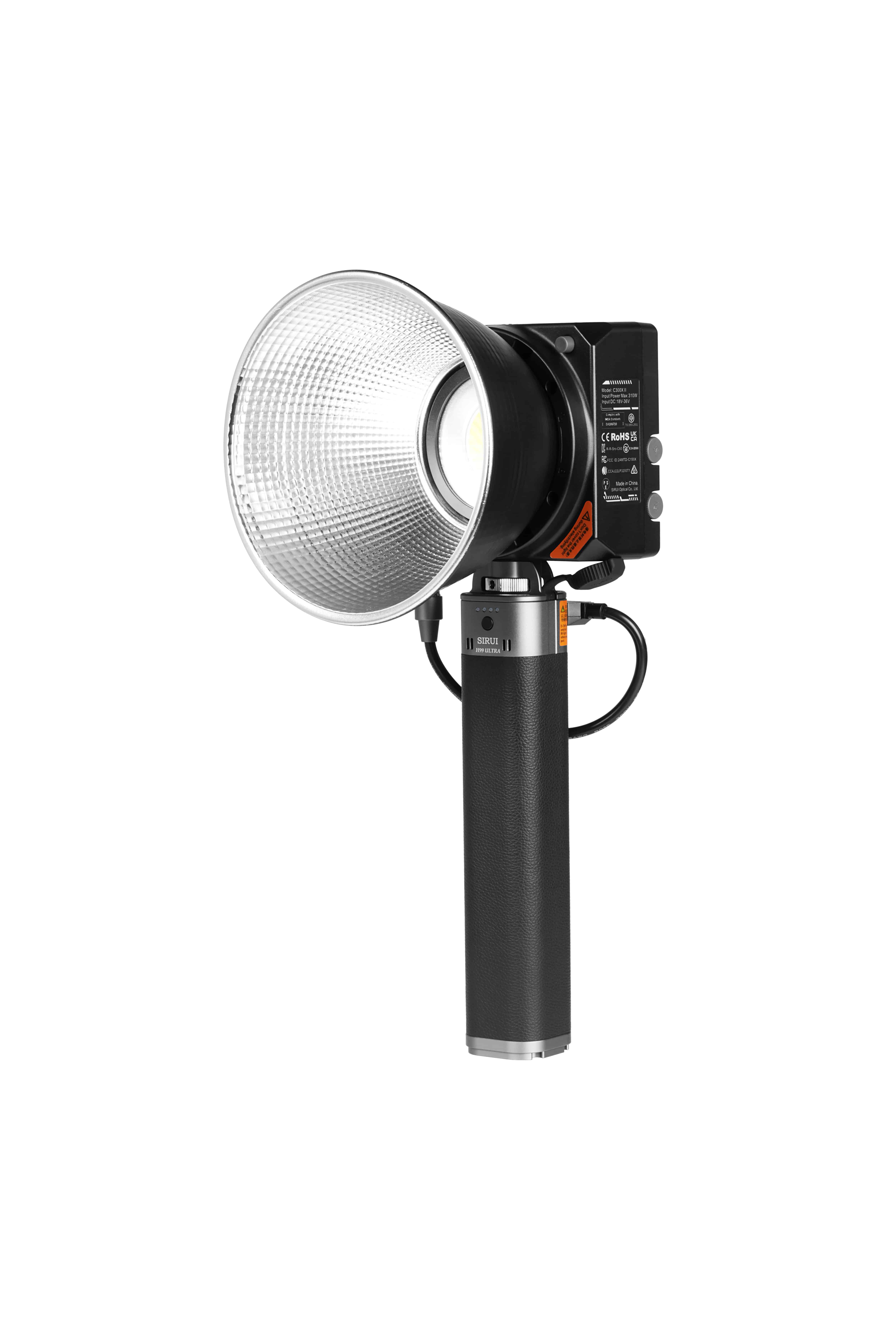 Sirui H99 Ultra Batteriegriff – montiert an LED-Leuchte für mobilen Einsatz mit angeschlossenem Kabel